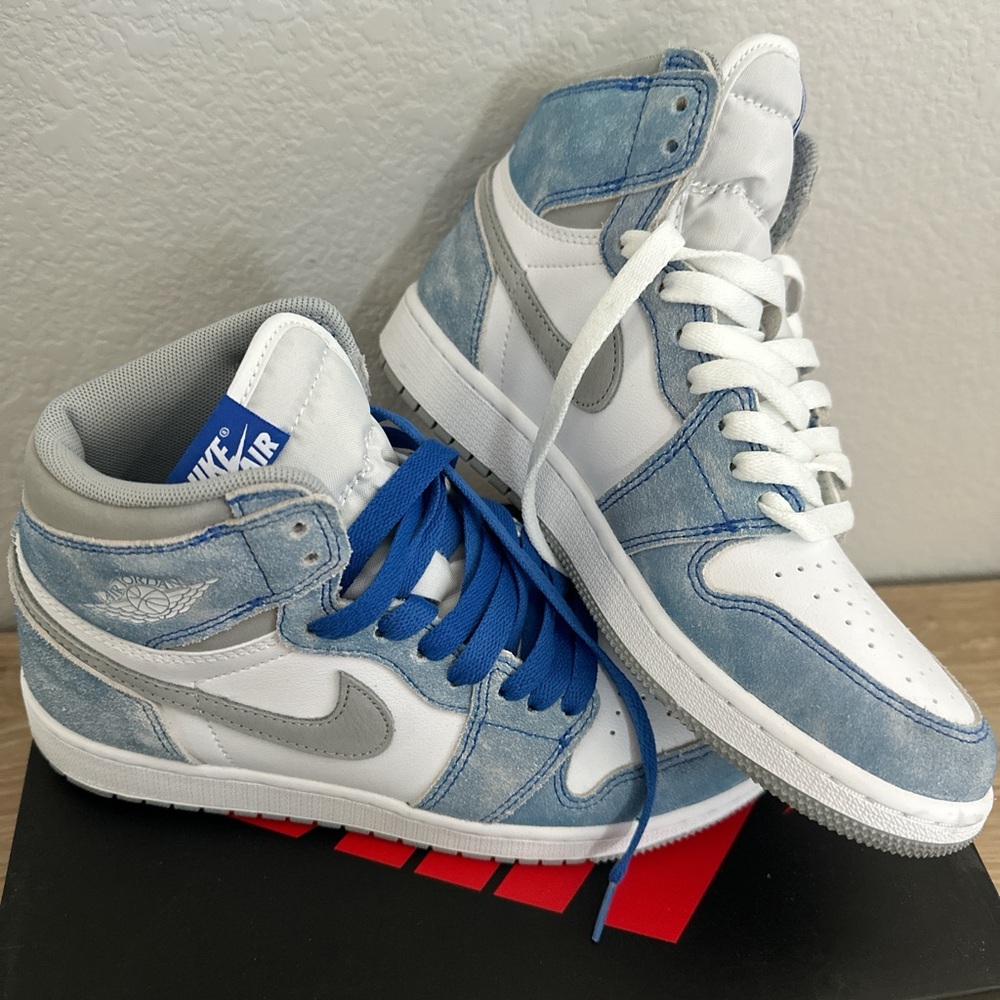 Jordan 1 Hyper Royals - image 2